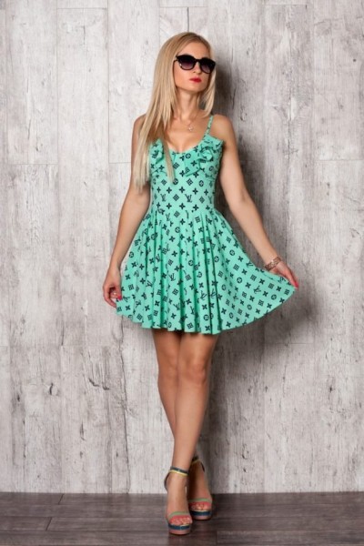 Модные образы весна-лето 2023: фото летних образов для женщин