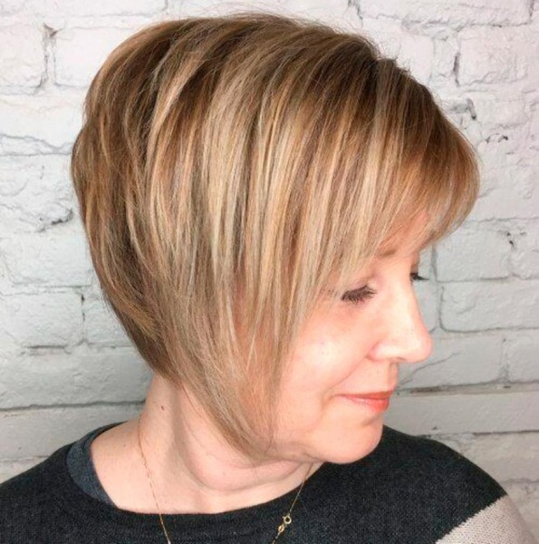 Окрашивание волос, которое молодит: правила, оттенки и модные техники Окрашивание волос, которое молодит: правила, оттенки и модные техники