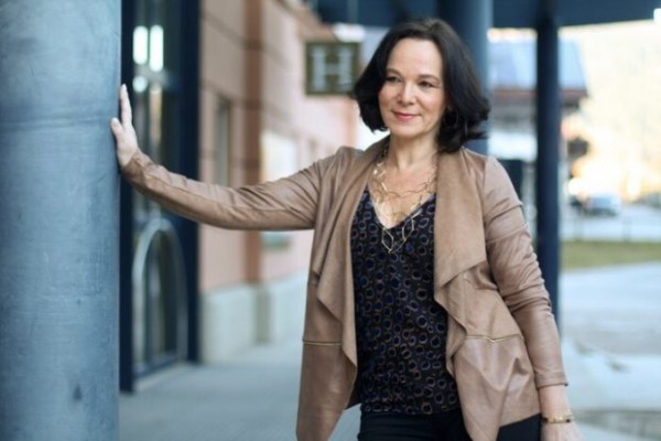 Модные женские куртки весна 2022 2023