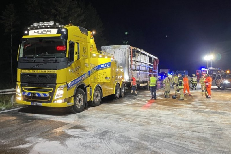 В Австрии тягач белоруса сгорел от попавшего под него мотоцикла