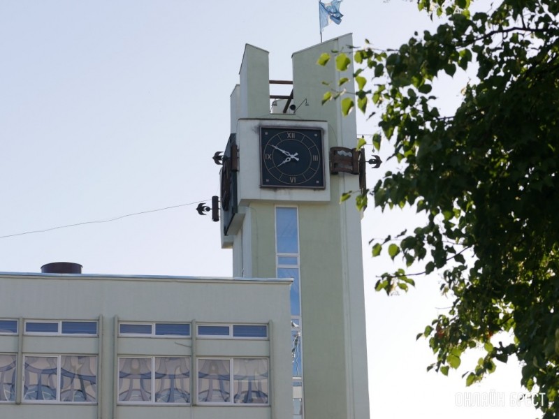 В ночь на 27 октября почти все соседние с Беларусью страны переведут время