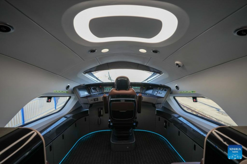 В Китае появился пассажирский поезд, способный развивать 450 километров в час — посмотрите, как он выглядит внутри