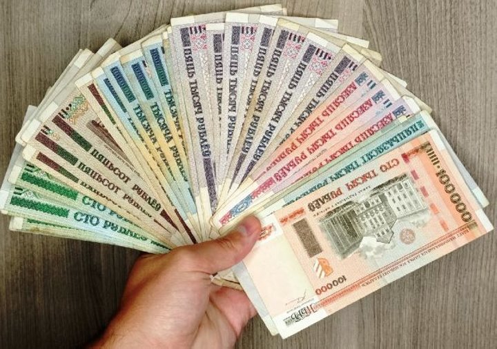 В Германии мошенник обменял старые белорусские рубли на 2 000 евро