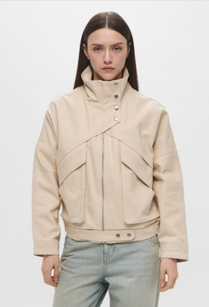 Топ-10 трендовых женских ветровок на весну-2025: подборка актуальных стилей Топ-10 трендовых женских ветровок на весну-2025: подборка актуальных стилей