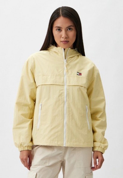 Топ-10 трендовых женских ветровок на весну-2025: подборка актуальных стилей Топ-10 трендовых женских ветровок на весну-2025: подборка актуальных стилей