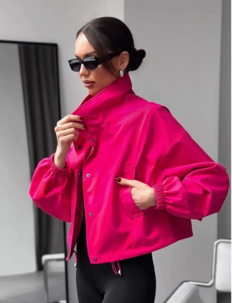 Топ-10 трендовых женских ветровок на весну-2025: подборка актуальных стилей Топ-10 трендовых женских ветровок на весну-2025: подборка актуальных стилей